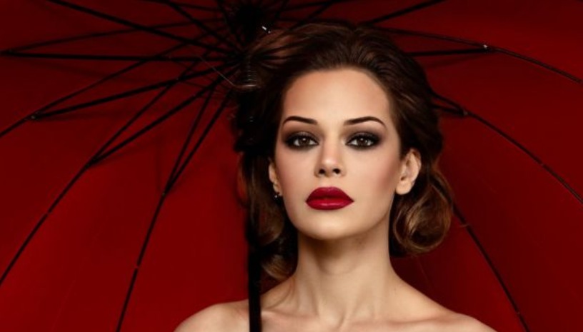 ΚΑΣΣΑΝΔΡΑ ΔΗΜΟΠΟΥΛΟΥ - ELDA LARO: «ΘΡΑΥΣΜΑΤΑ ΑΠΟ ΤΗ ΖΩΗ ΜΙΑΣ ΓΥΝΑΙΚΑΣ»